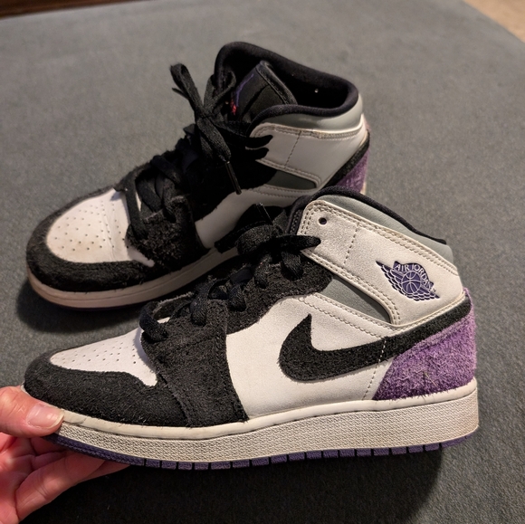 Nike Air Jordan 1 Mid SE sneakers size Youth 5 - Picture 2 of 5